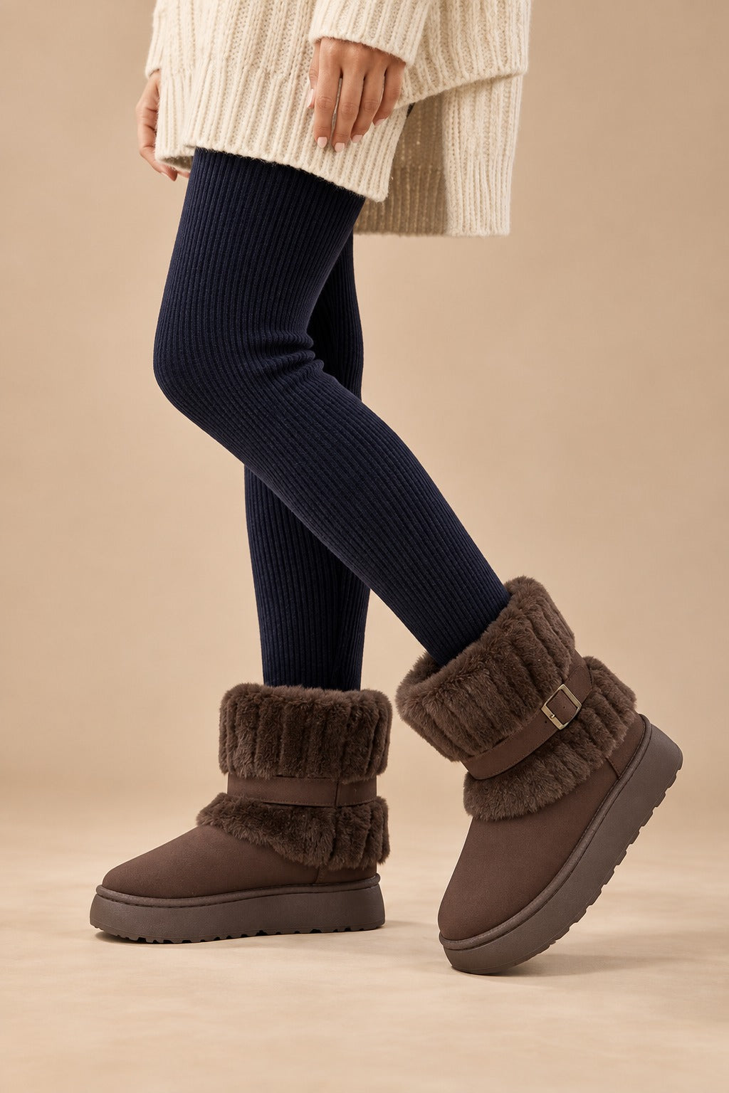 Women's fur-trimmed slip-on snow boots