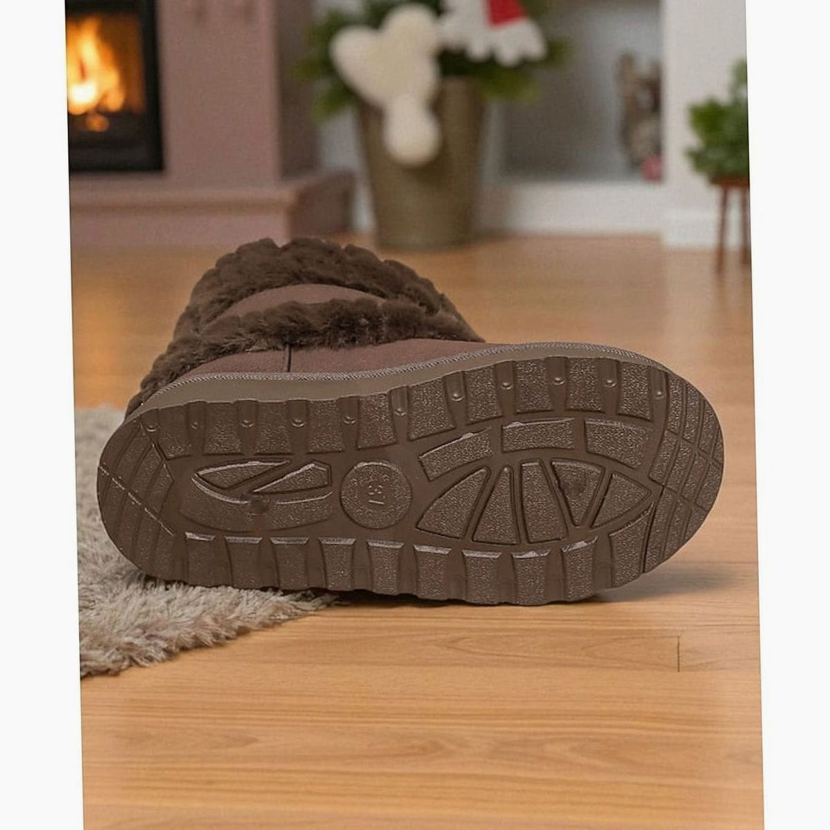 Women's fur-trimmed snow boots, view 3